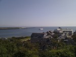 Blick auf Hafen / Schiff vom Felsen aus